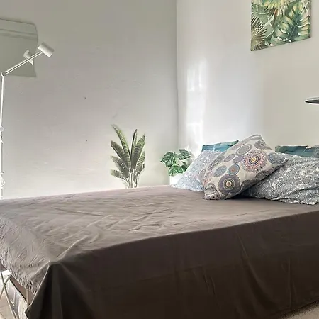 Beautiful Private Double Bedroom In Homestay Thessaloniki